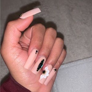 Acrylic press on nails